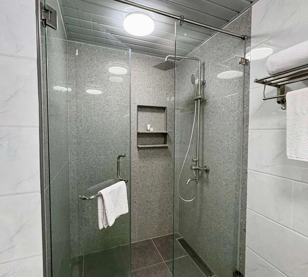 Sheryll Escapes - La Grande Phase 2 Grand Studio 204 With Balcony, Wifi & Netflix Ángeles 0*,